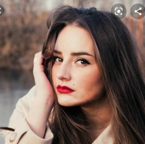 Скажите Это девушка красивая Я могу её дать номер