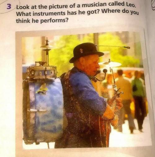 3 Look at the picture of a musician called Leo. What instruments has he got? Where do think he perfo