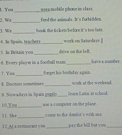 Fill in with must or mustn't.