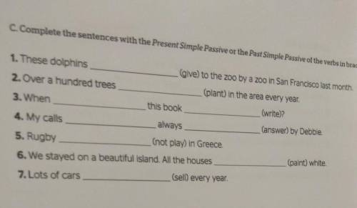 Complete the sentences with the Present Simple Passive or the Past Simple Passive of the verbs in br