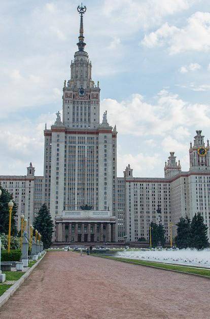 Сформулируйте вопросы к выбранному фото.